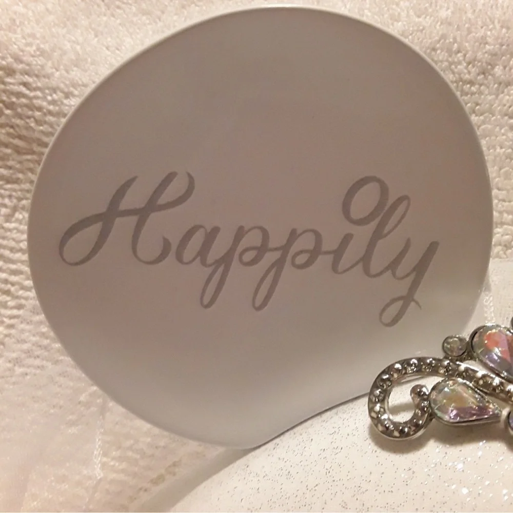 Disney Minnie’s Wedding Bridal Veil Hat. NWT - Picture 2 of 6